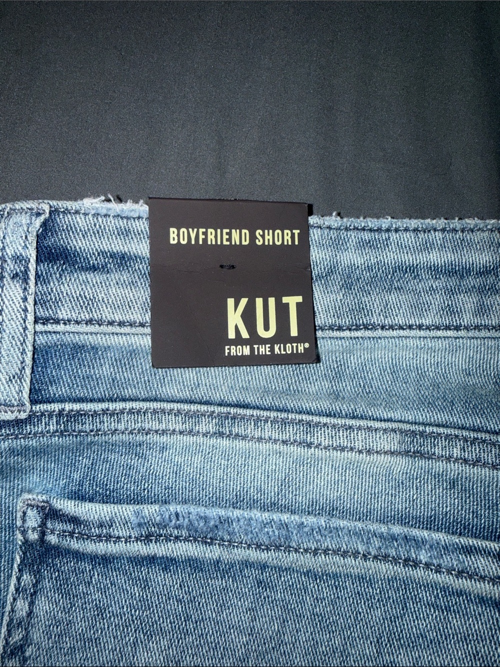 Kut From the Cloth Light Wash Denim Women’s Shorts 16W NWT - Picture 2 of 4